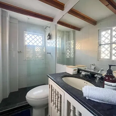Apartamento Tiny Duplex In The Walled City With Private Rooftop *