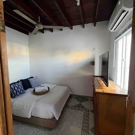 Tiny Duplex In The Walled City With Private Rooftop Cartagena