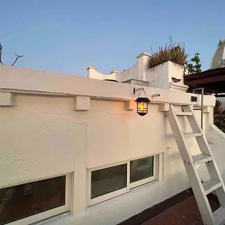Tiny Duplex In The Walled City With Private Rooftop Apartment