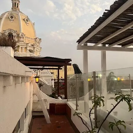 Tiny Duplex In The Walled City With Private Rooftop Apartment *